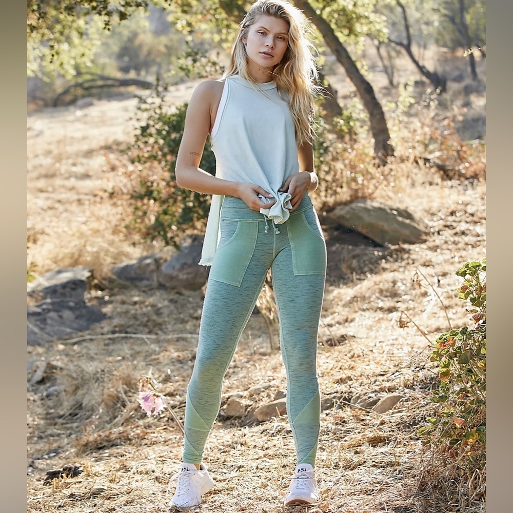 Free People Movement Kyoto
High Rise Leggings in Waterlily Size Small